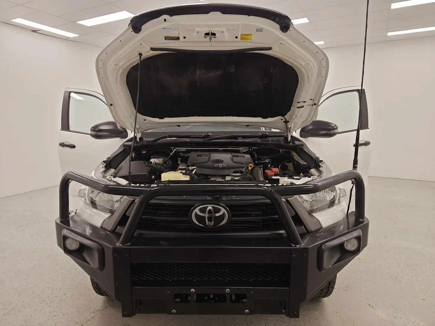 2022 Toyota Hilux Gallery Image 15