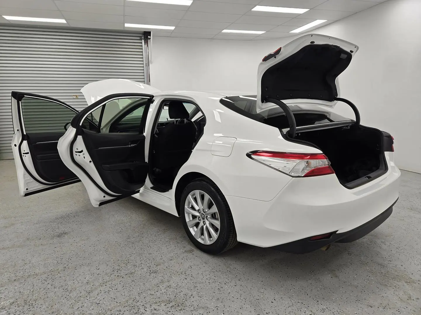 2019 Toyota Camry Gallery Image 12