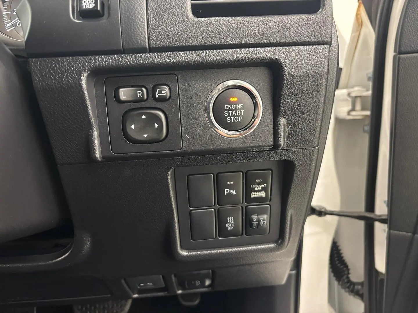 2016 Toyota Landcruiser Prado Gallery Image 25