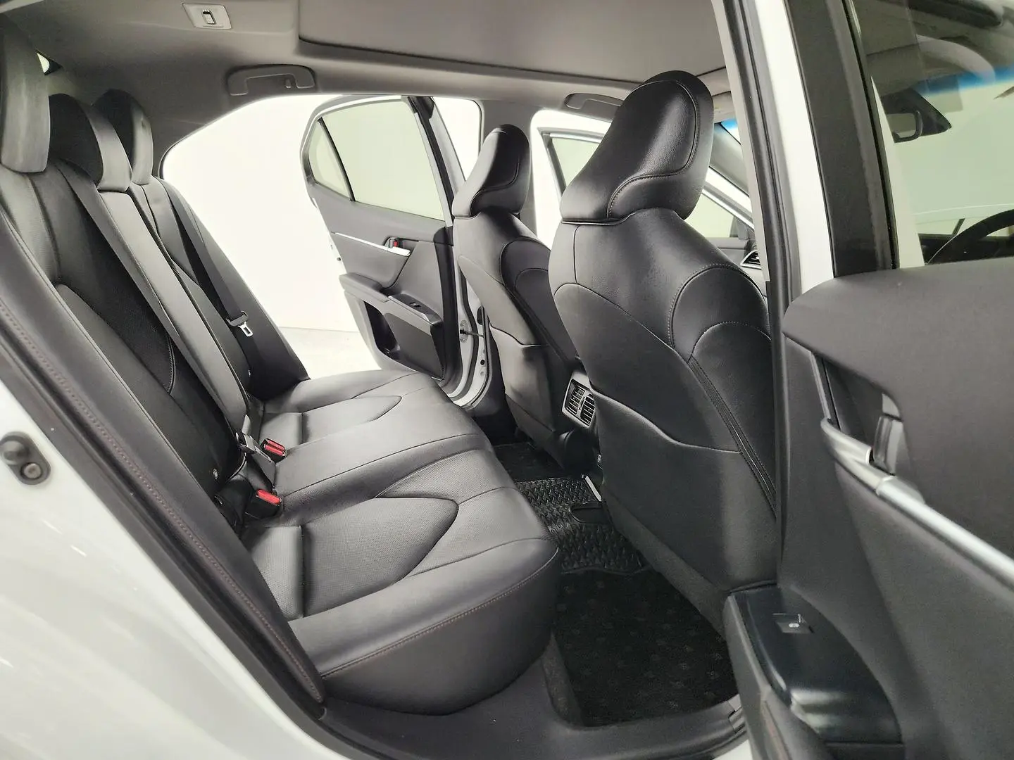 2020 Toyota Camry Gallery Image 21