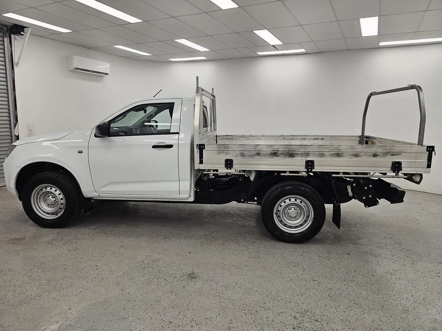 2023 Isuzu D-MAX Gallery Image 6