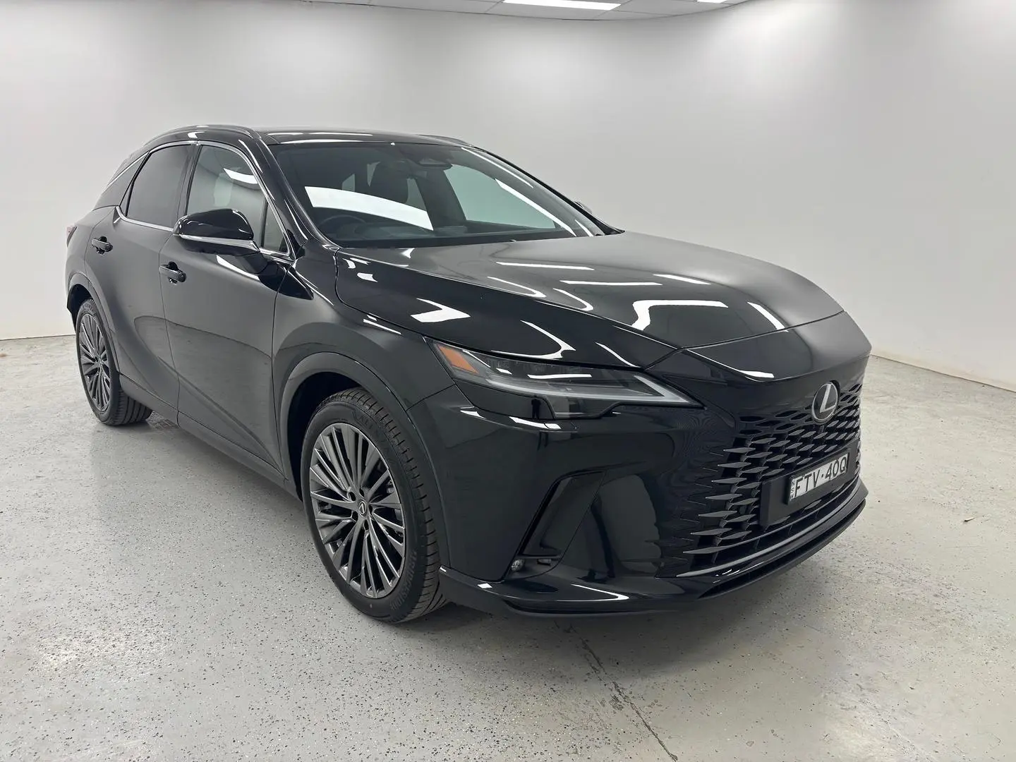 2024 Lexus RX Gallery Image 1