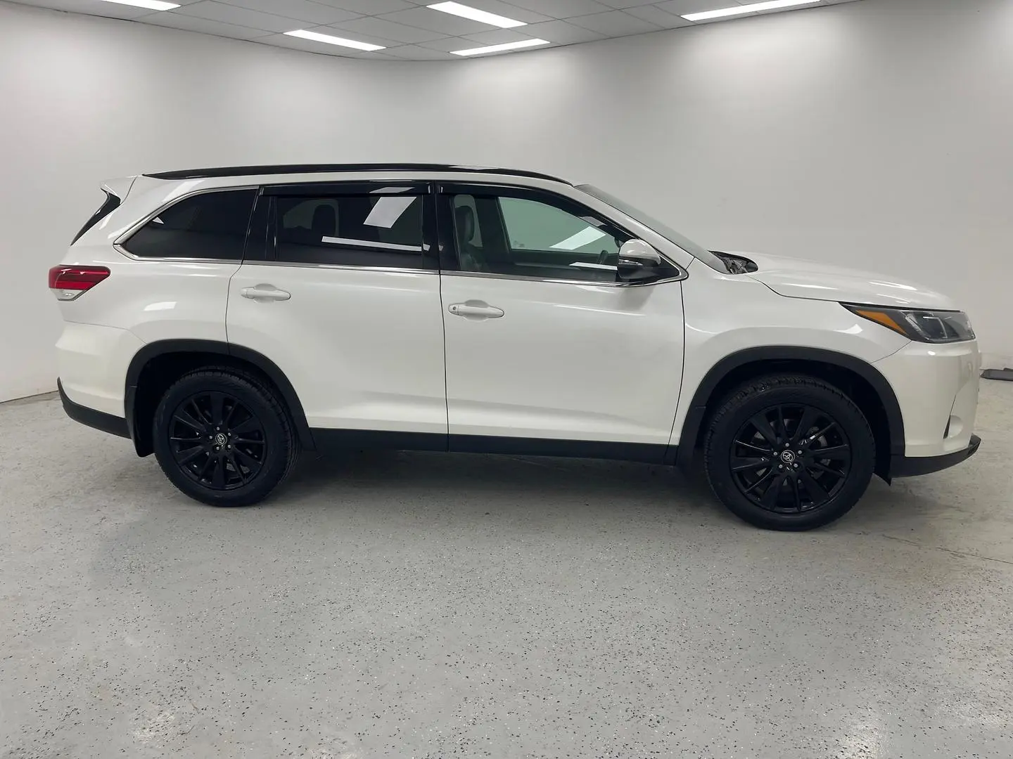 2019 Toyota Kluger Gallery Image 2