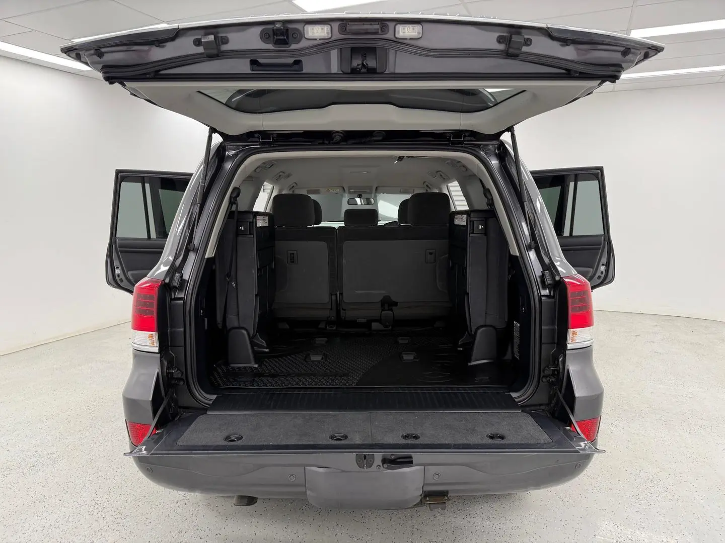 2019 Toyota Landcruiser Gallery Image 14