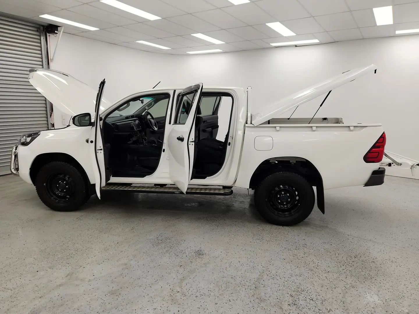 2021 Toyota Hilux Gallery Image 13