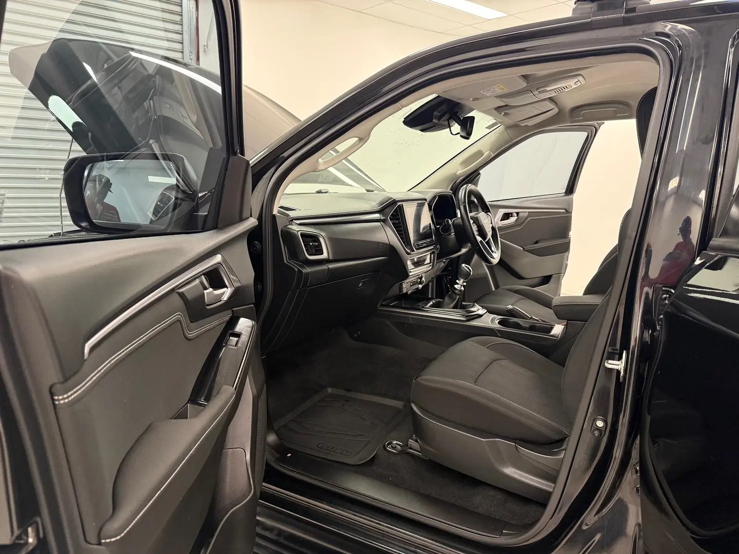 2022 Isuzu D-MAX Gallery Image 10