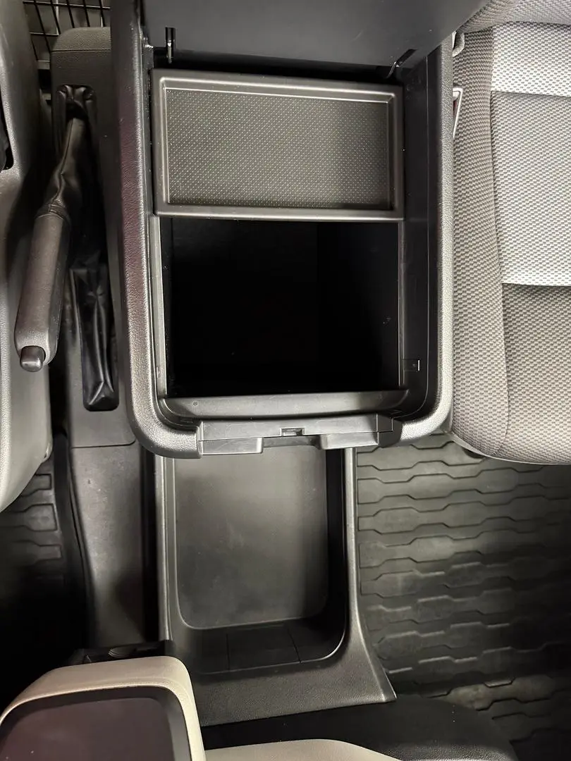 2022 Toyota Hiace Gallery Image 33