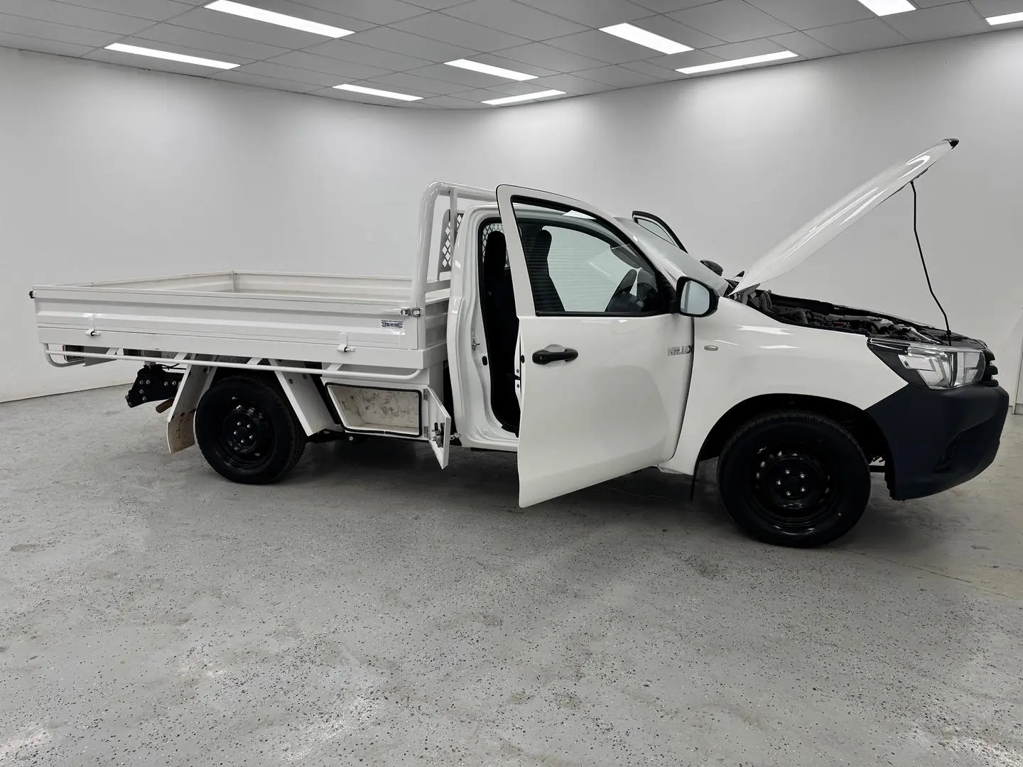 2023 Toyota Hilux Gallery Image 8