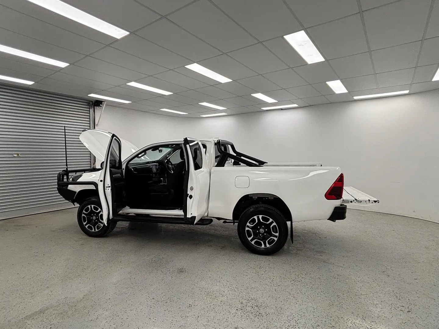 2022 Toyota Hilux Gallery Image 13