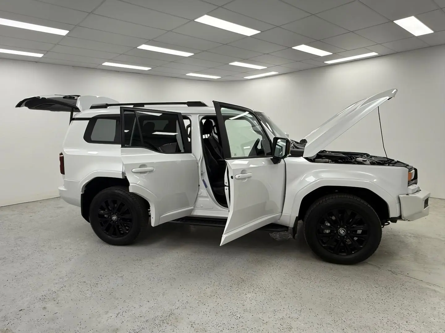 2024 Toyota Landcruiser Prado Gallery Image 10