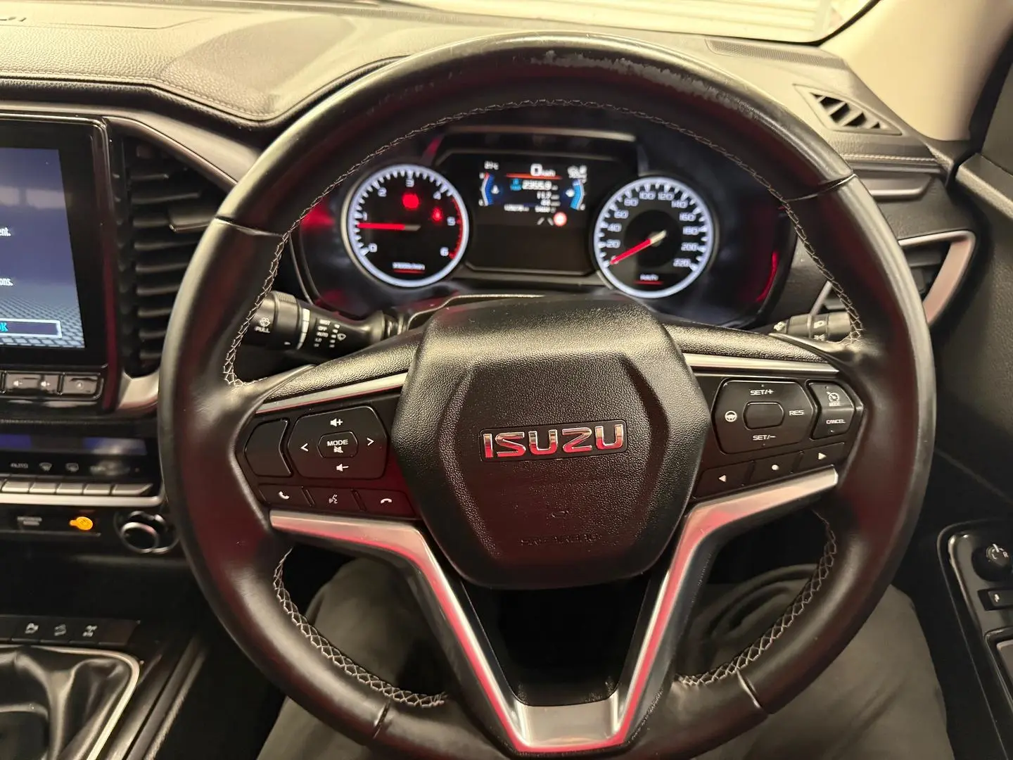 2022 Isuzu D-MAX Gallery Image 27