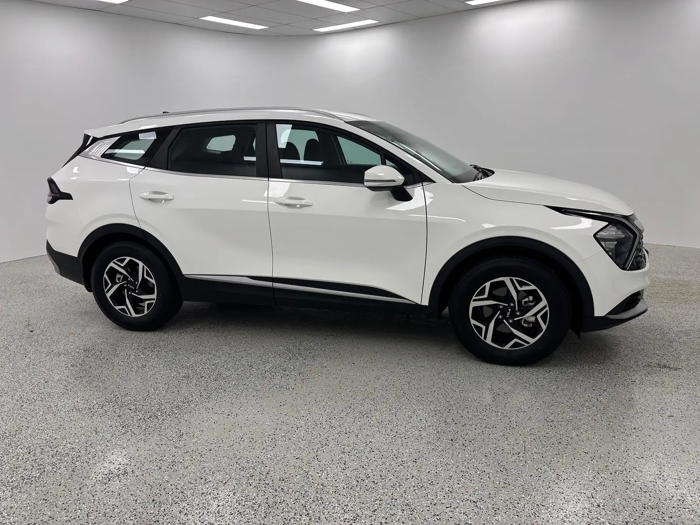 2024 Kia Sportage Gallery Image 2