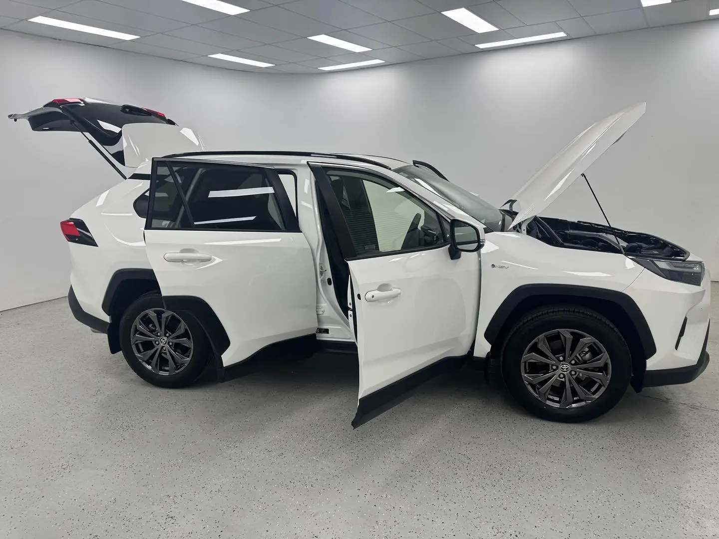 2024 Toyota RAV4 Gallery Image 8