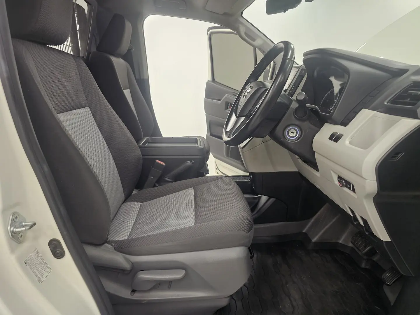 2022 Toyota Hiace Gallery Image 23