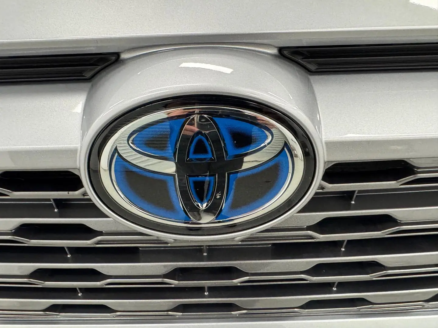 2024 Toyota RAV4 Gallery Image 32