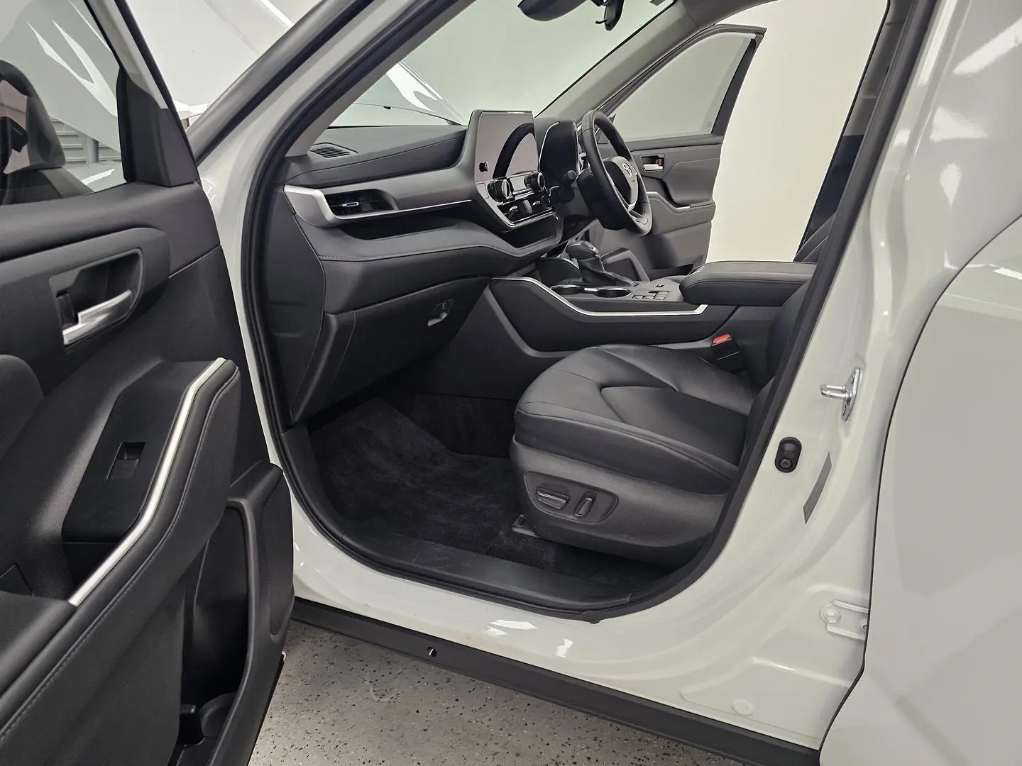 2025 Toyota Kluger Gallery Image 11