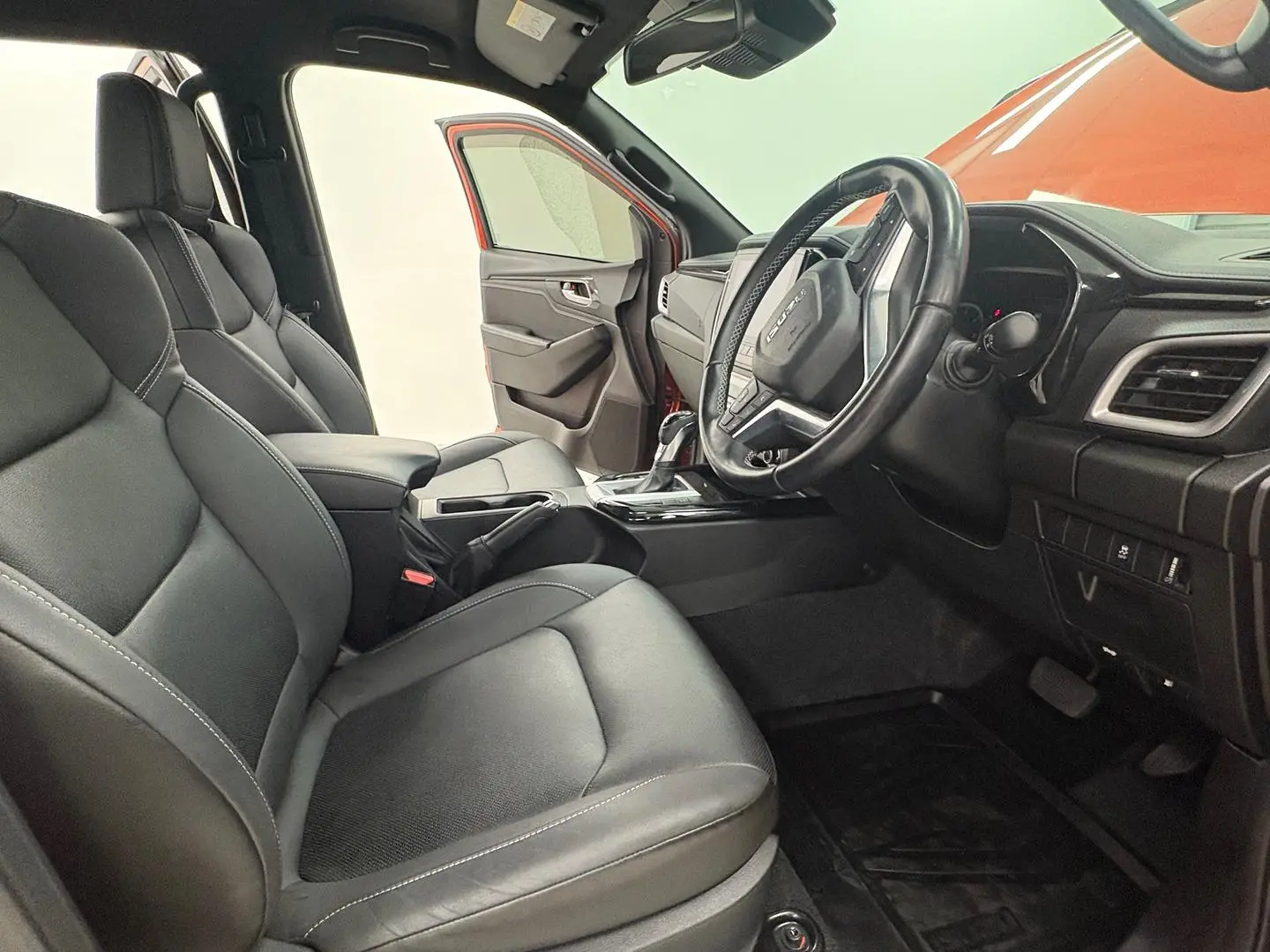 2021 Isuzu D-MAX Gallery Image 15