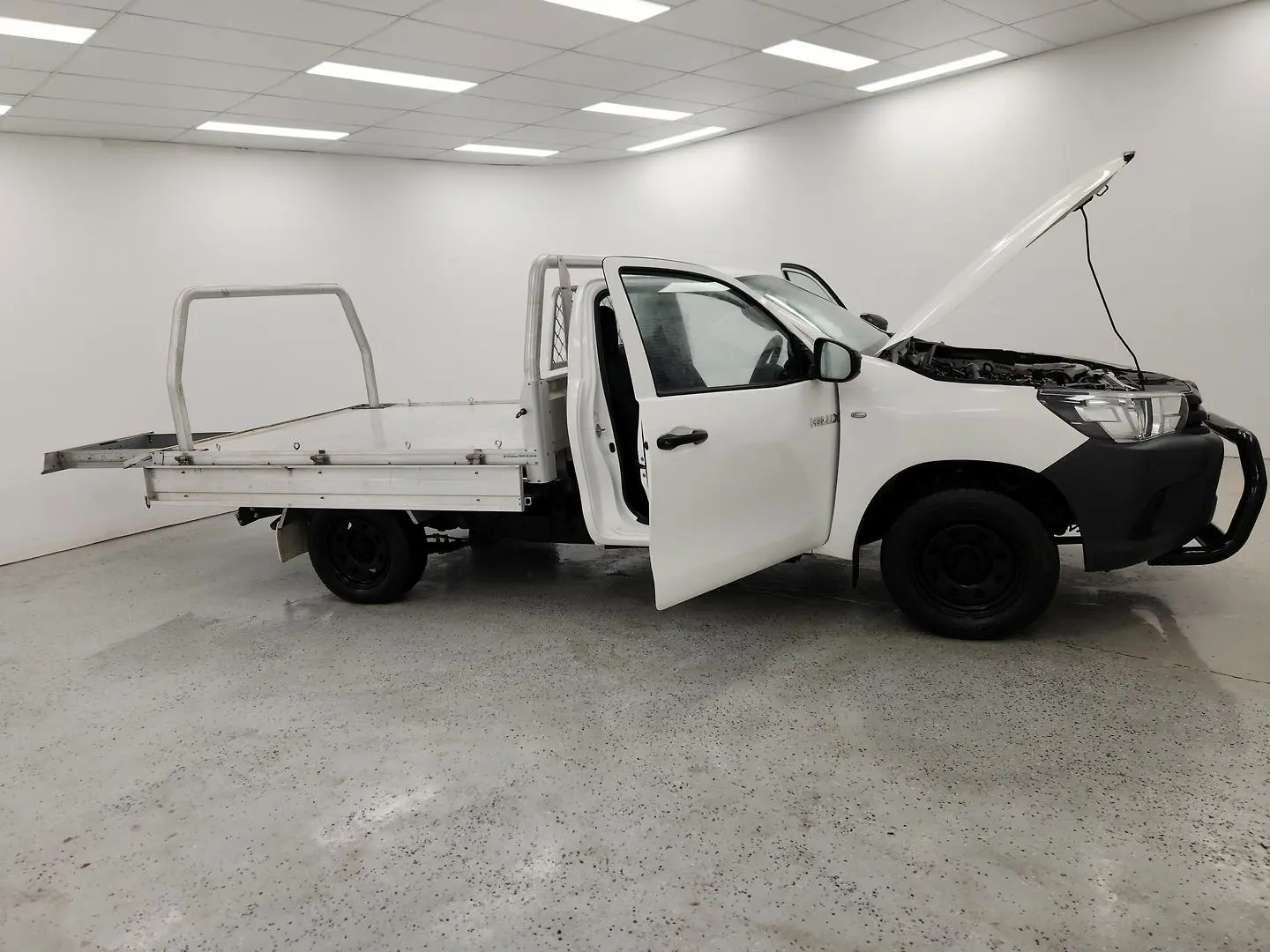 2022 Toyota Hilux Gallery Image 9