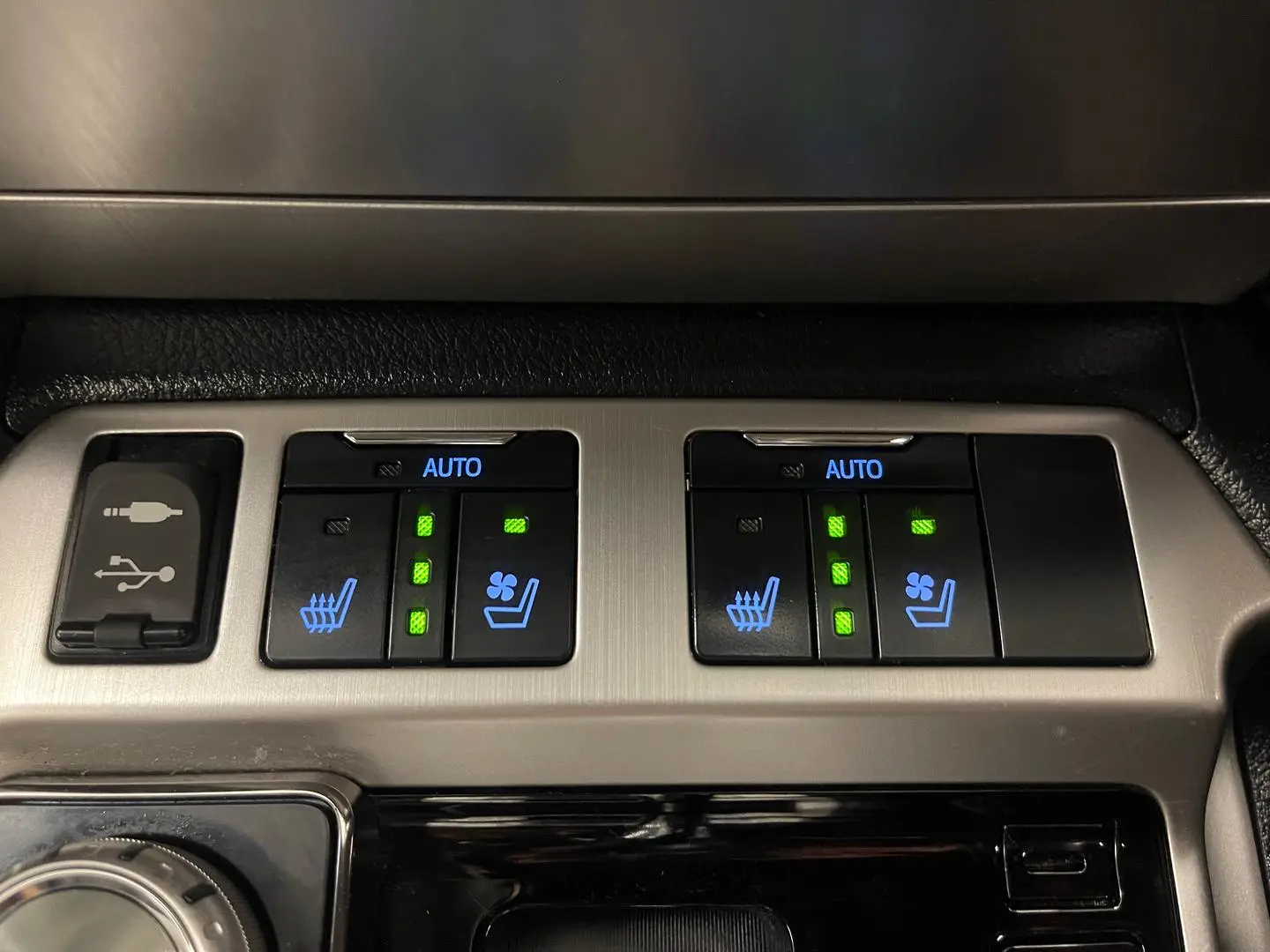 2019 Toyota Landcruiser Gallery Image 32