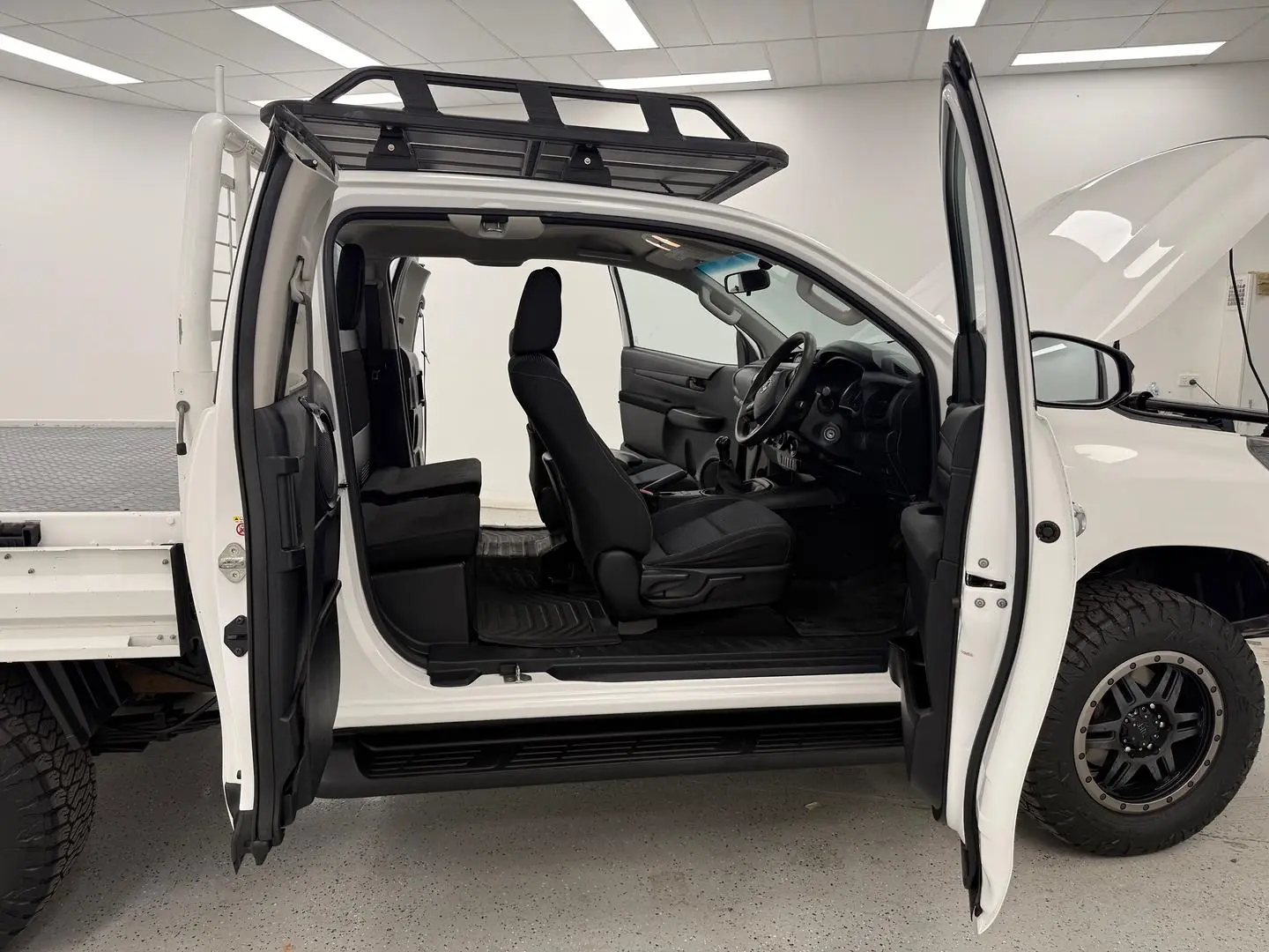 2016 Toyota Hilux Gallery Image 15