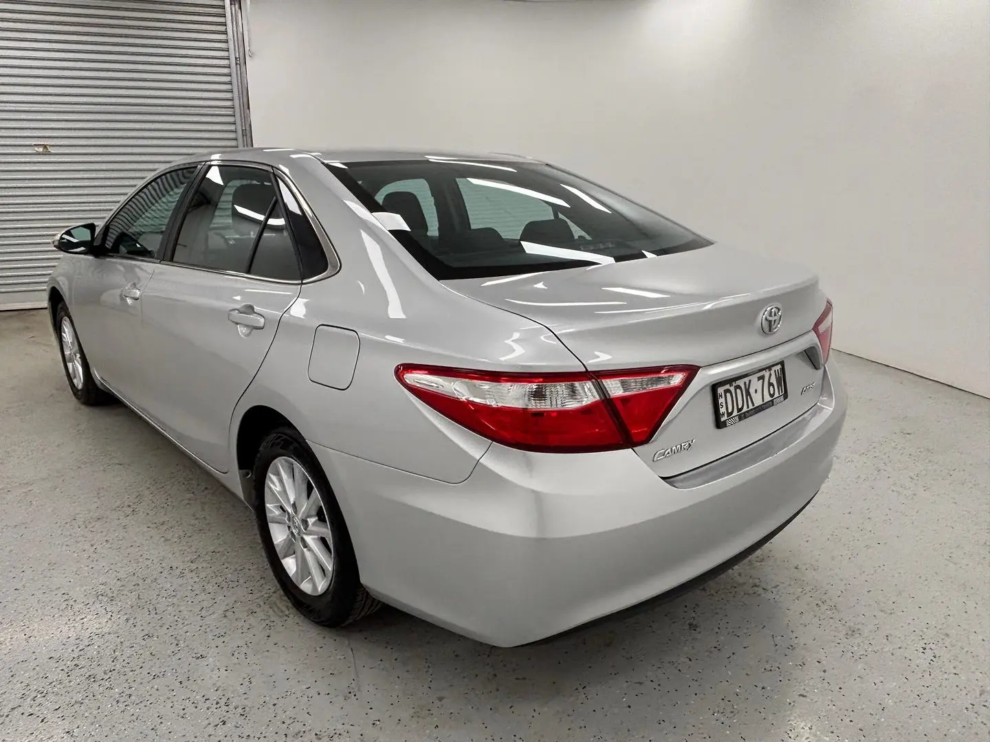 2016 Toyota Camry Gallery Image 5