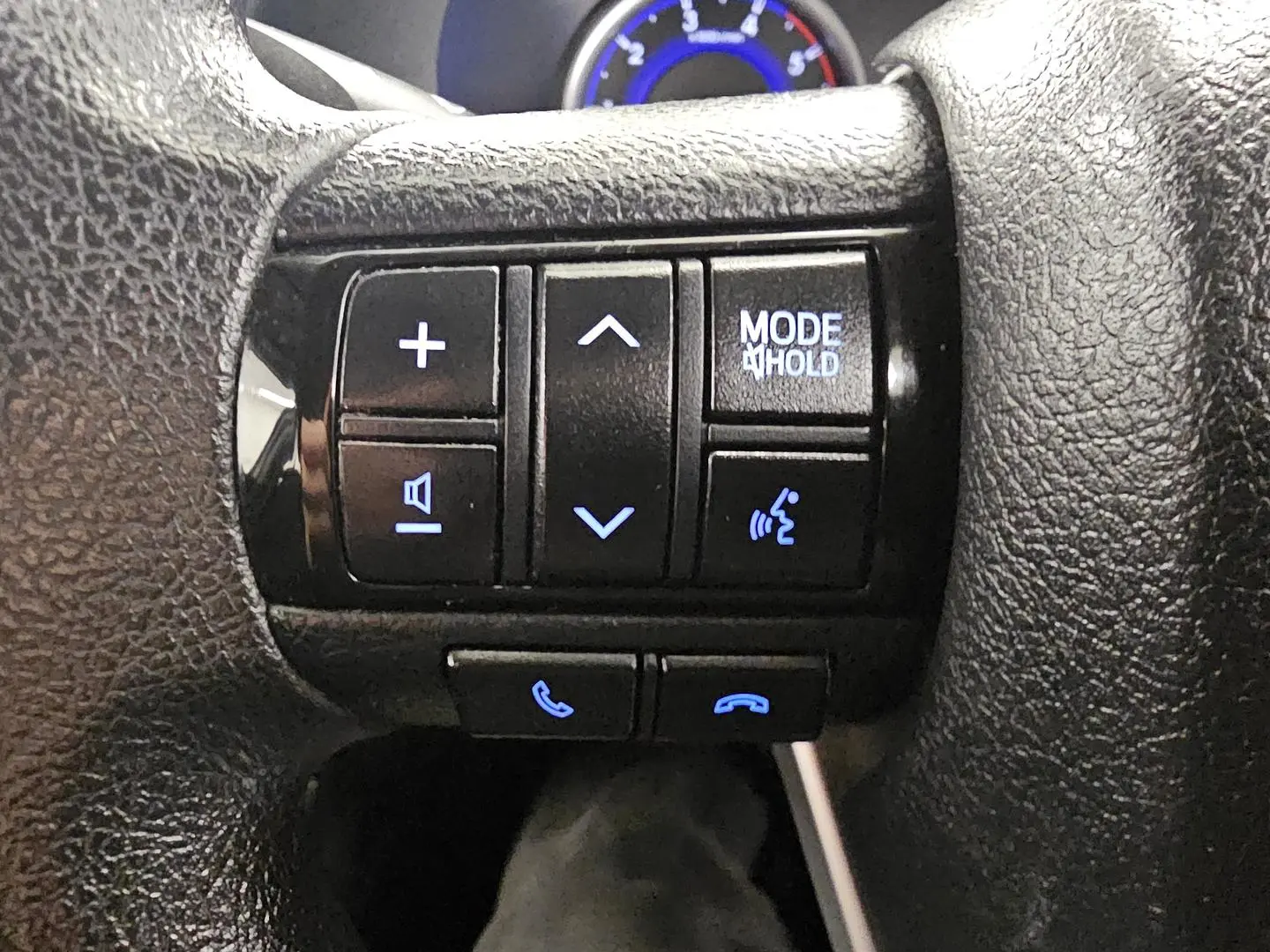 2015 Toyota Hilux Gallery Image 35