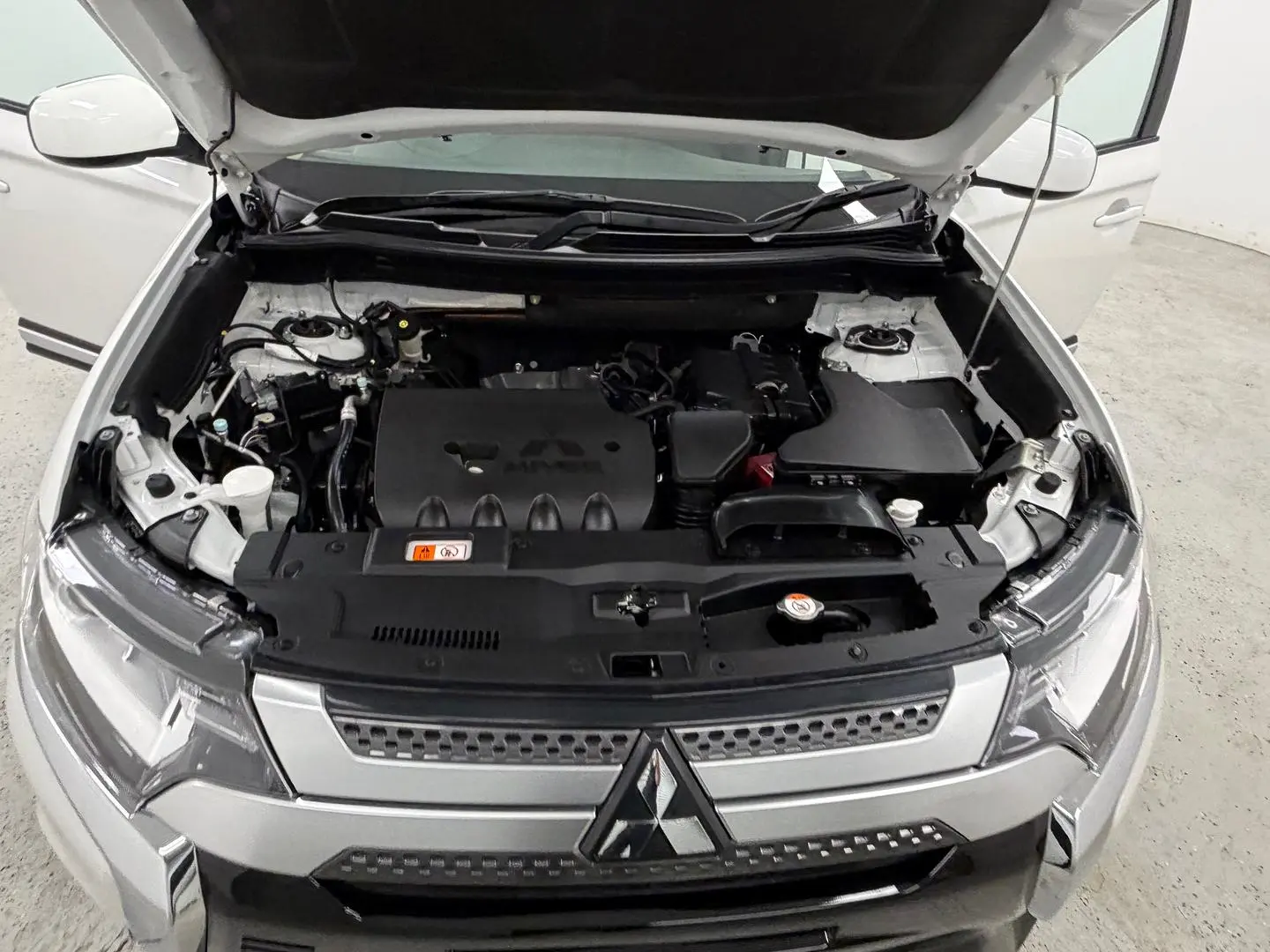 2020 Mitsubishi Outlander Gallery Image 14