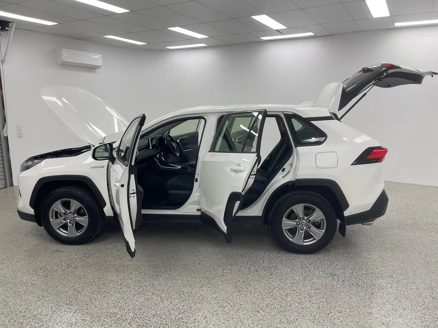 2024 Toyota RAV4 Gallery Image 11