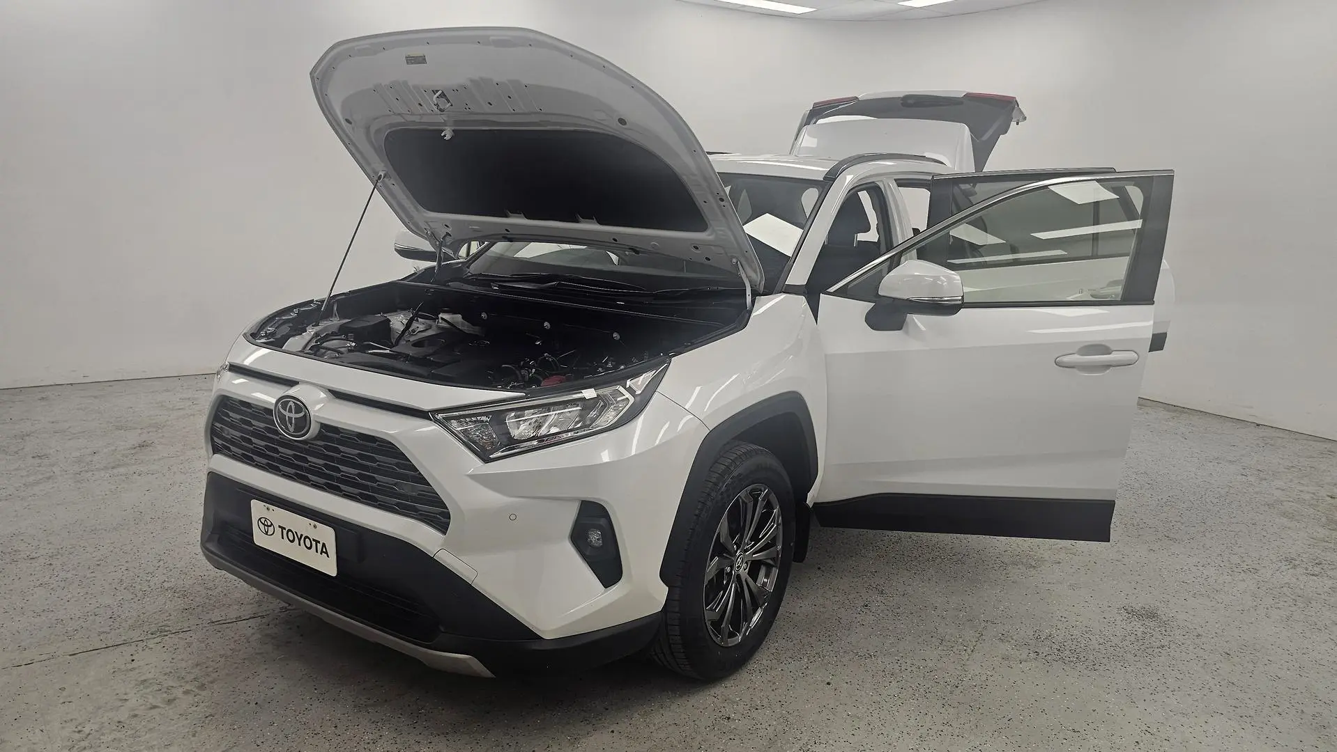 2023 Toyota RAV4 Gallery Image 9