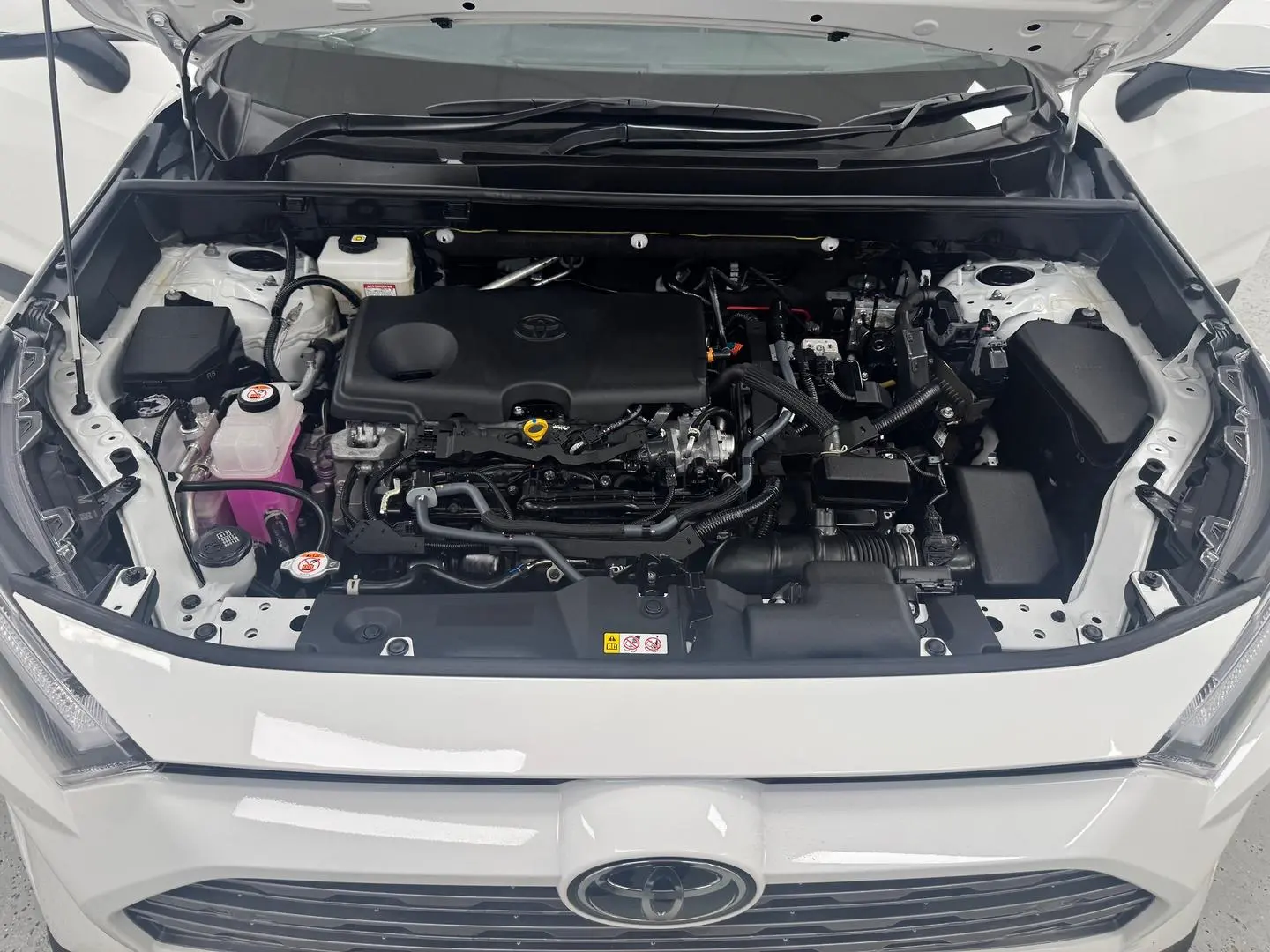 2024 Toyota RAV4 Gallery Image 14