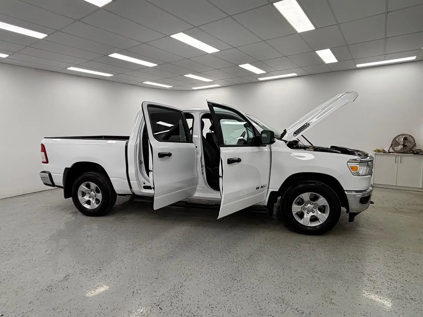2023 RAM 1500 Gallery Image 9