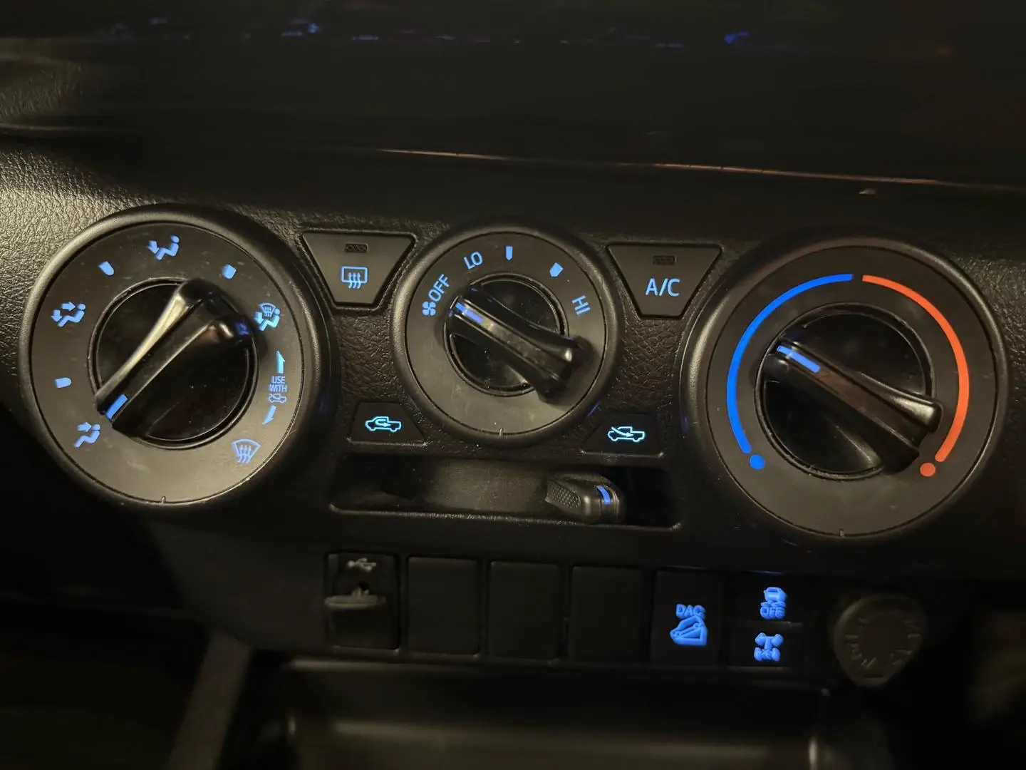 2022 Toyota Hilux Gallery Image 32