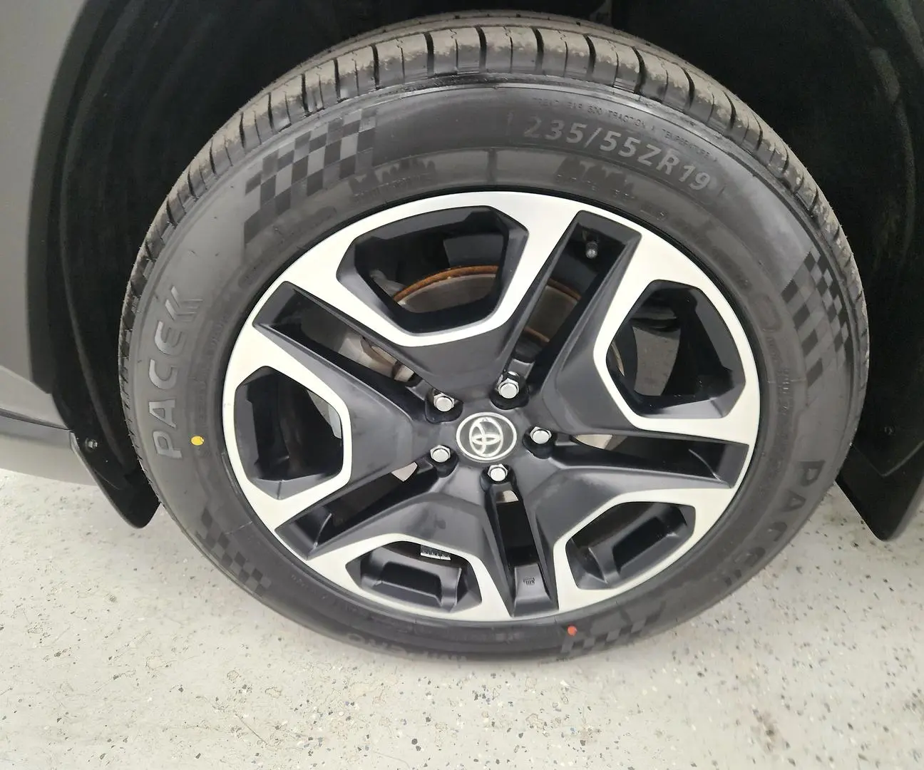 2019 Toyota RAV4 Gallery Image 16