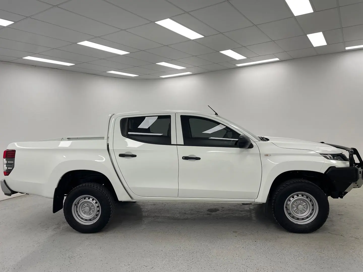 2022 Mitsubishi Triton Gallery Image 2