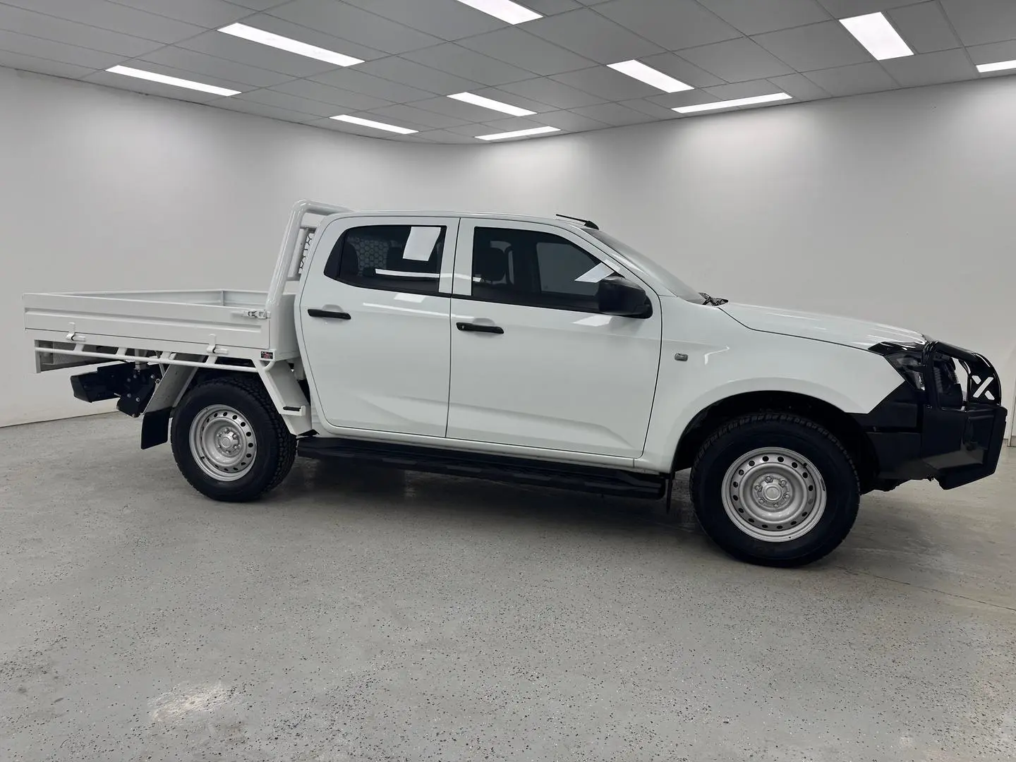 2024 Isuzu D-MAX Gallery Image 2