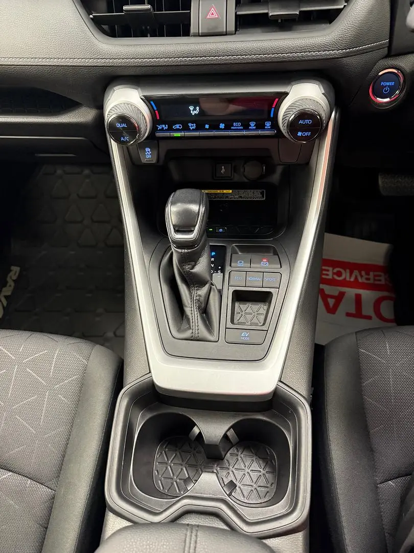 2020 Toyota RAV4 Gallery Image 24