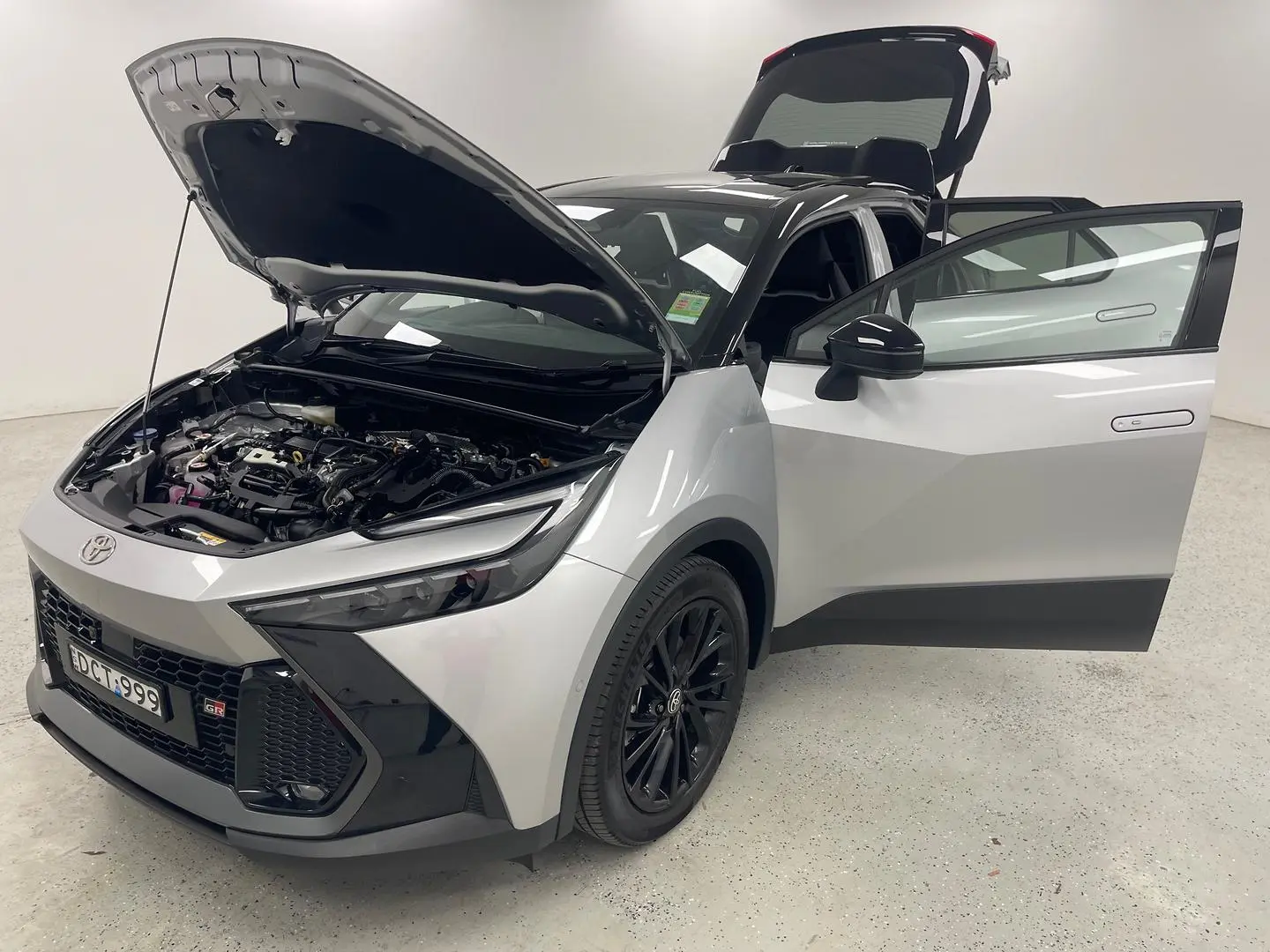 2025 Toyota C-HR Gallery Image 14