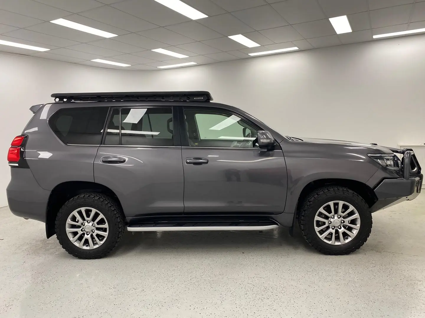 2019 Toyota Landcruiser Prado Gallery Image 2