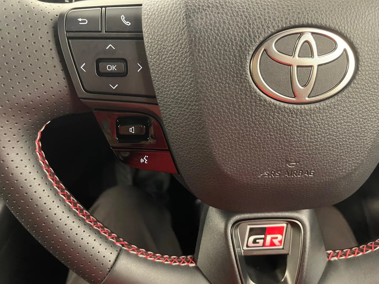 2025 Toyota C-HR Gallery Image 33