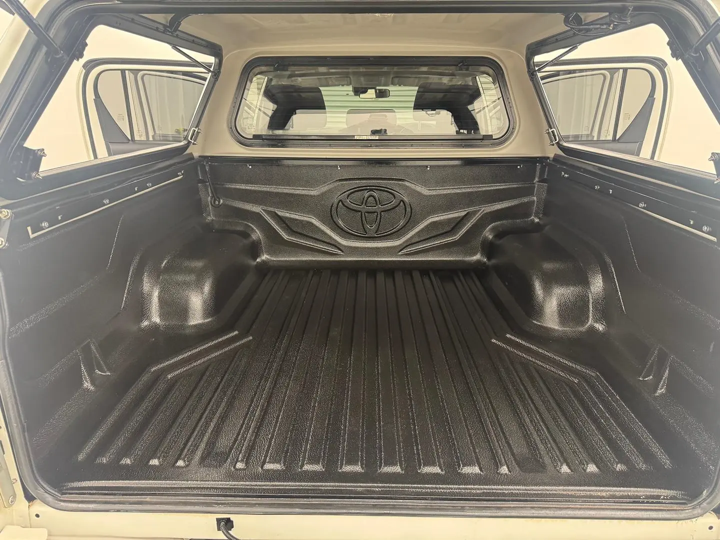 2021 Toyota Hilux Gallery Image 27