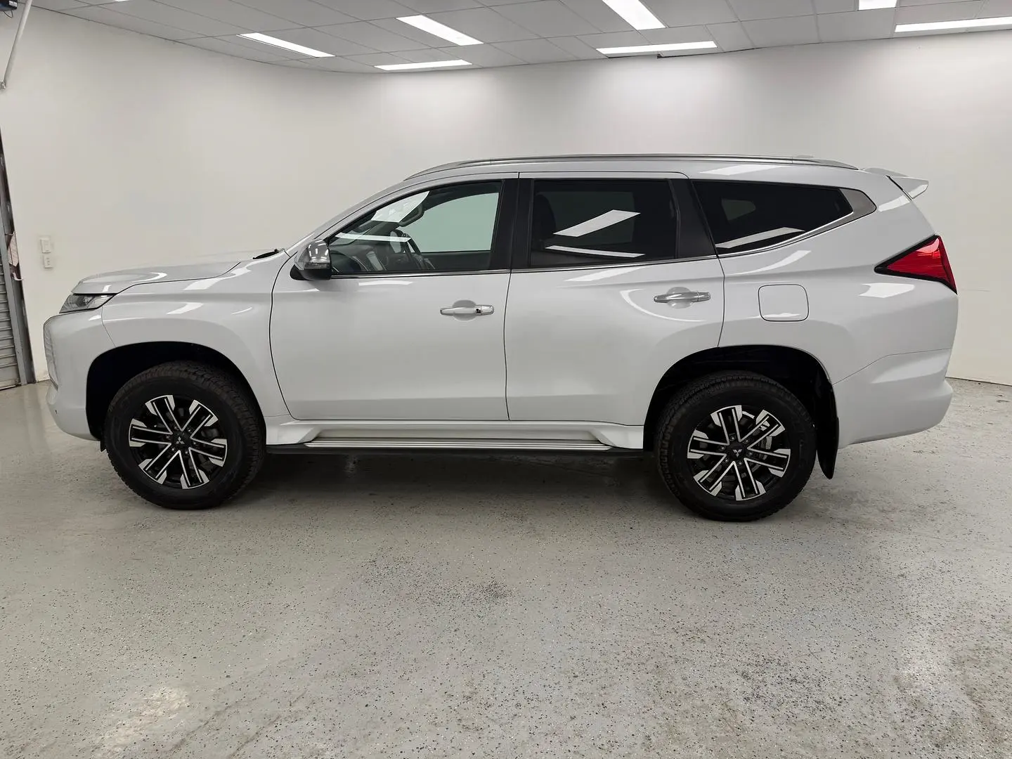 2023 Mitsubishi Pajero Sport Gallery Image 6