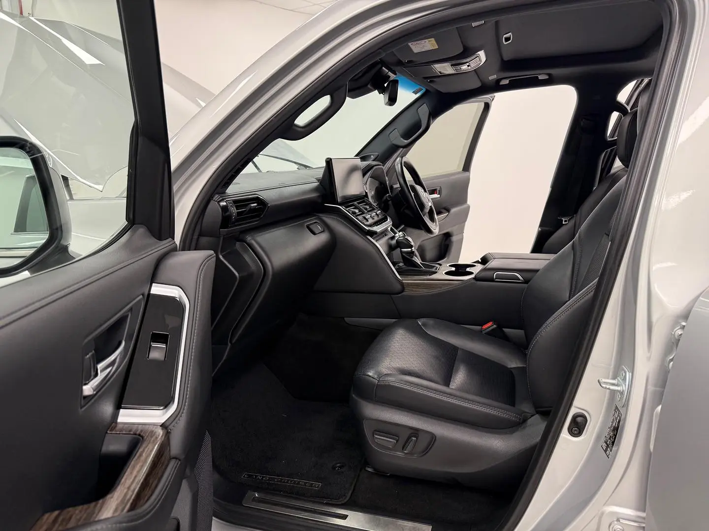 2022 Toyota Landcruiser Gallery Image 10