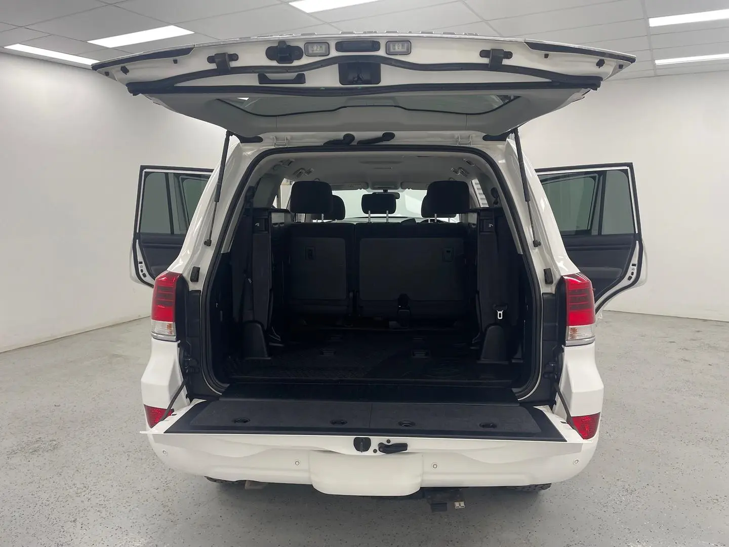 2020 Toyota Landcruiser Gallery Image 11