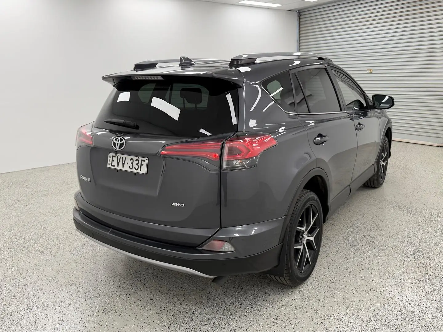 2018 Toyota RAV4 Gallery Image 4