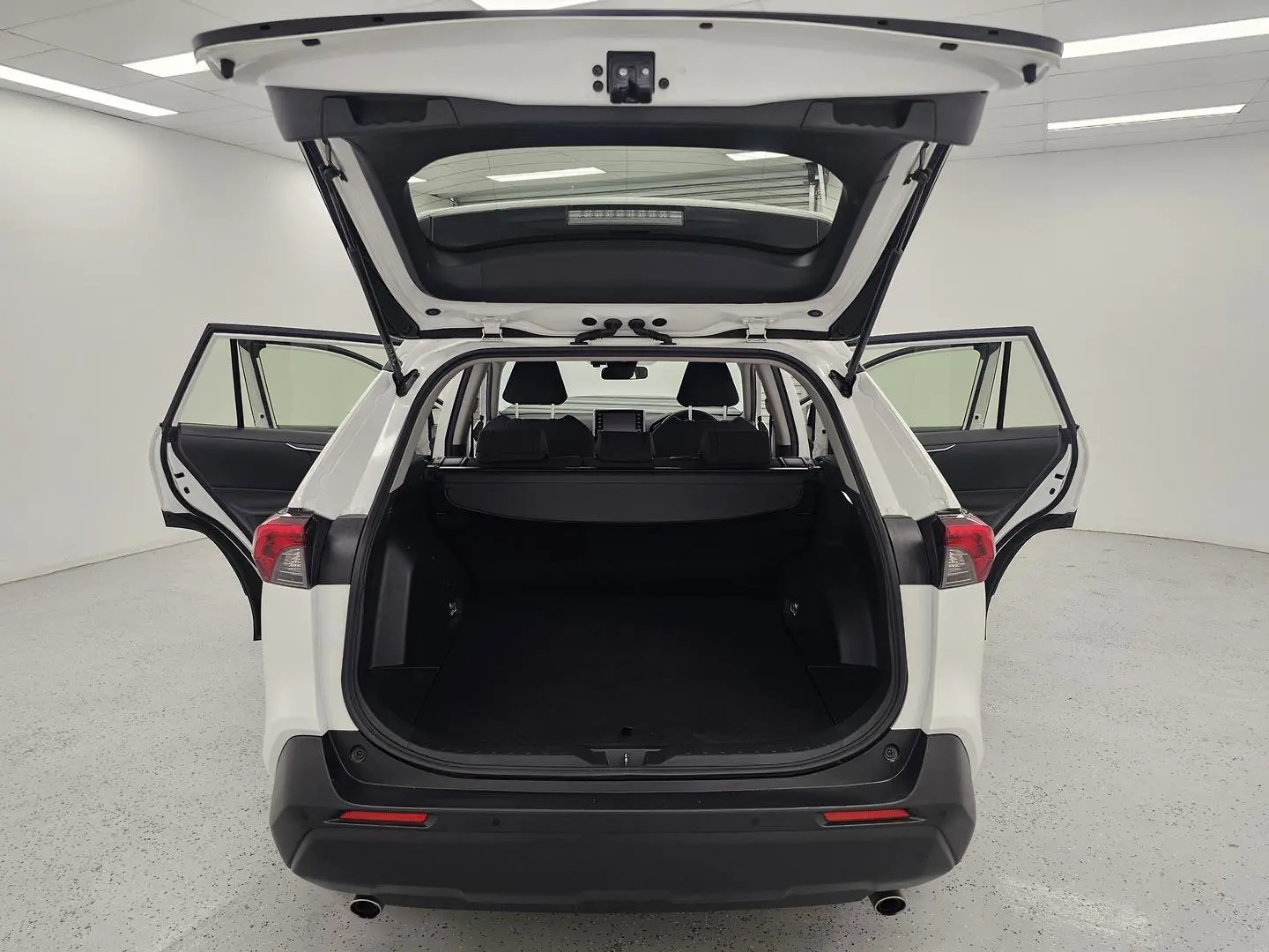 2022 Toyota RAV4 Gallery Image 17