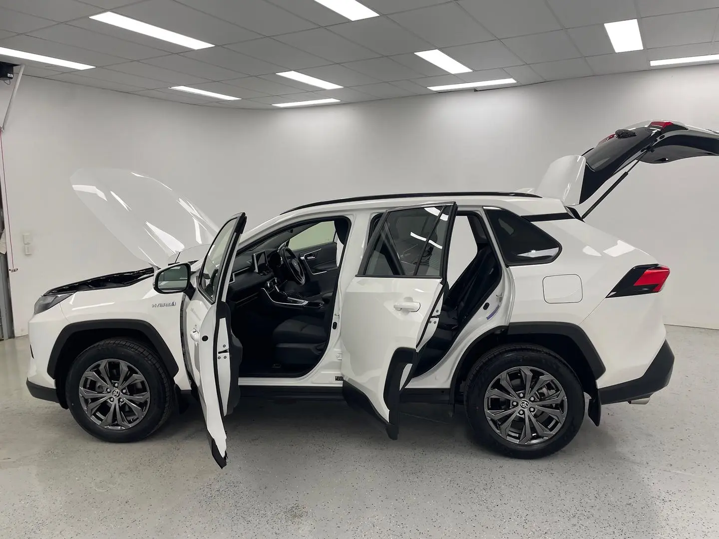 2023 Toyota RAV4 Gallery Image 13