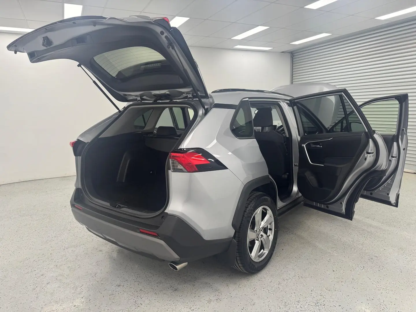 2020 Toyota RAV4 Gallery Image 9