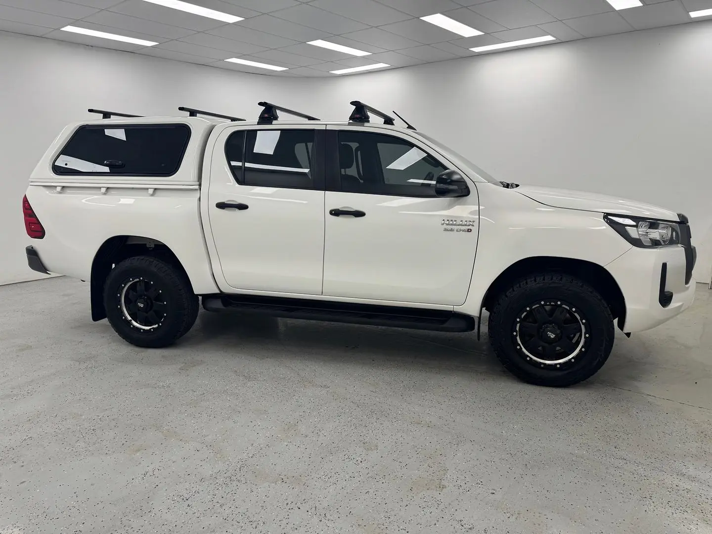 2021 Toyota Hilux Gallery Image 2