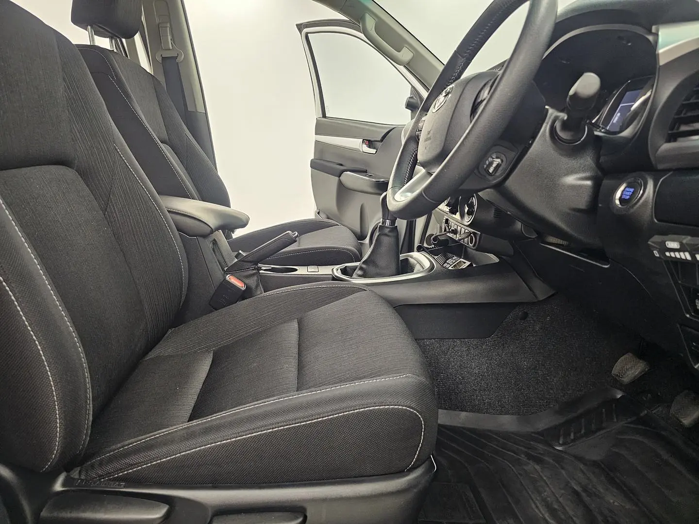 2021 Toyota Hilux Gallery Image 22