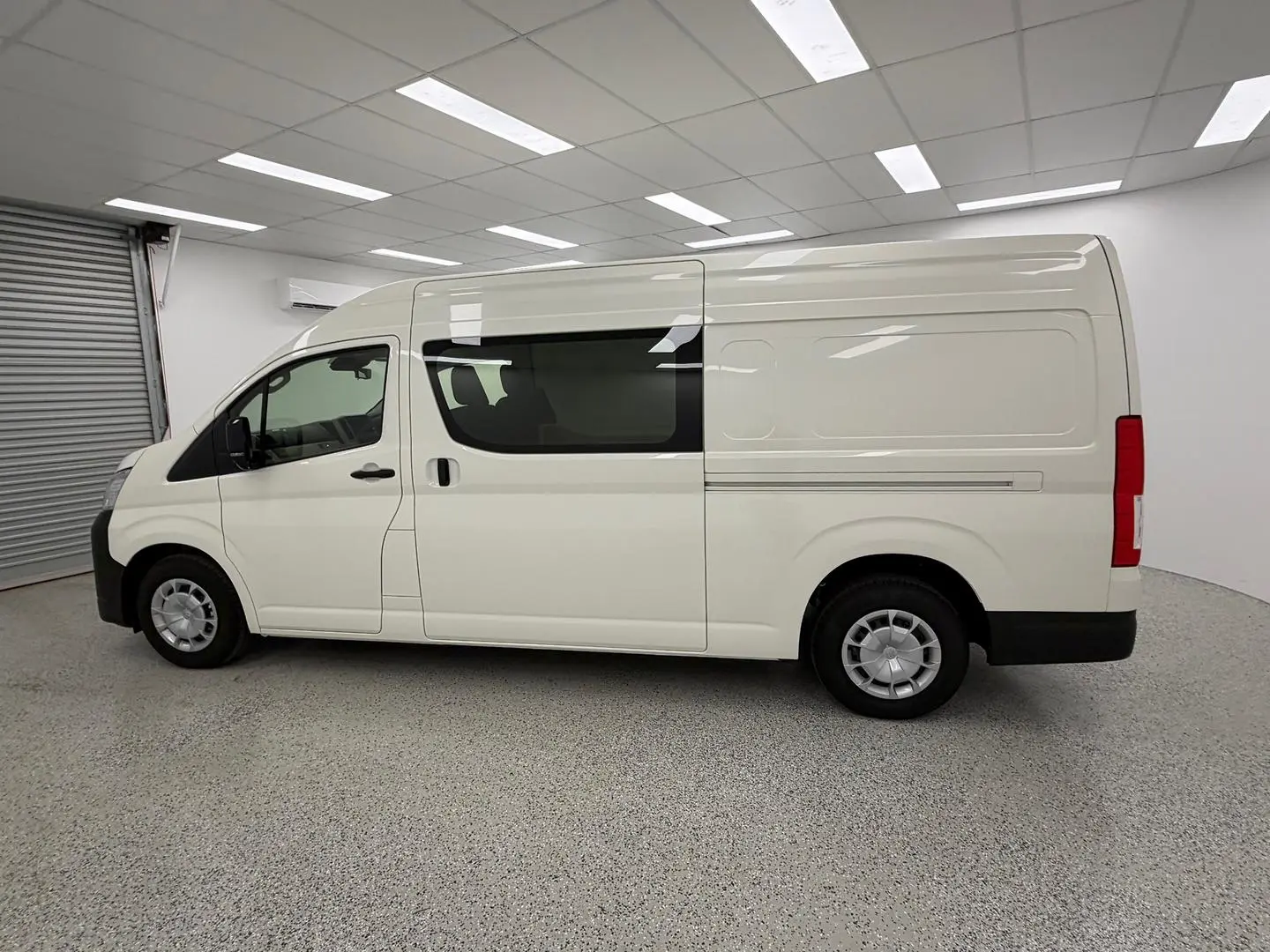2025 Toyota Hiace Gallery Image 5